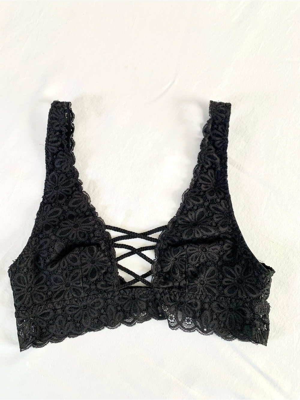 Victoria’s Secret Black Floral Lace Bralette with Crisscross Front. Small